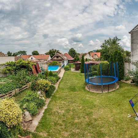 Malovany Dvorecek Dolní Dunajovice Exterior foto