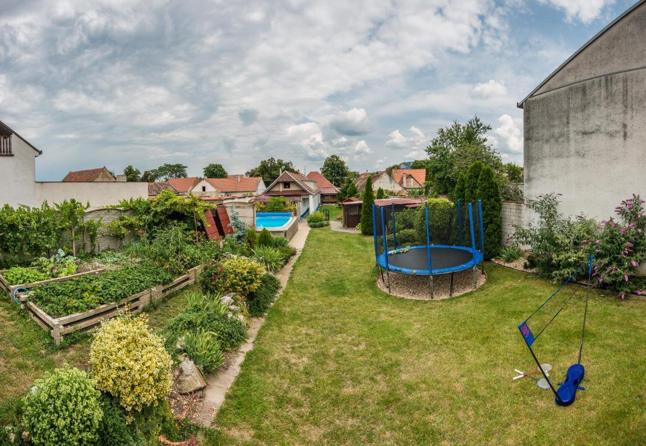 Malovany Dvorecek Dolní Dunajovice Exterior foto